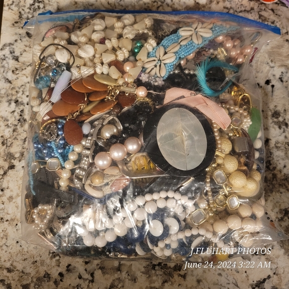 #1258.  5 LBS USED, BROKEN JEWELRY FOR CRAFTS OR REPURPOSING - Picture 2 of 4